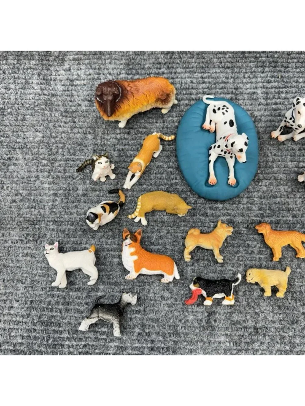 Vintage Keenway Dog & Cat Lot Of 20 Pieces Dog House Bed Puppy Kitten Toy Figure